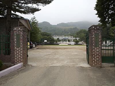 청암초등학교 교문 썸네일 이미지